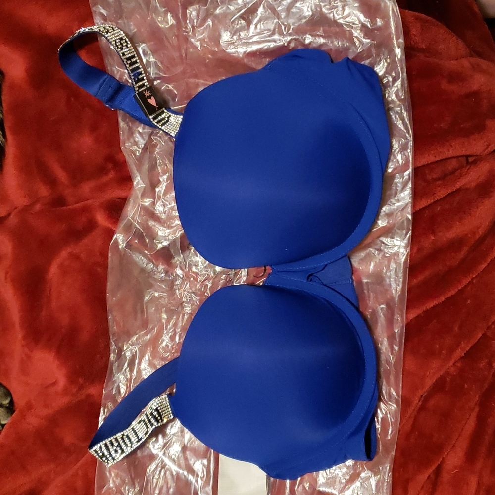 NWT VS Tshirt Push Up 36C